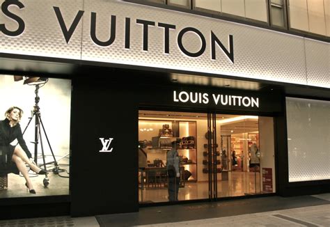 louis vuitton roma etoile|Louis Vuitton store roma italy.